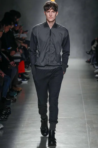 Look 10